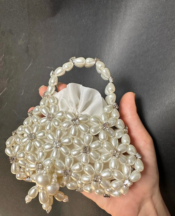 Flower clutch